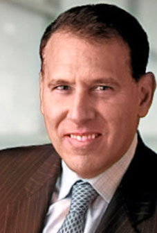 Kevin Fernandez headshot