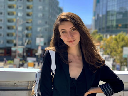 Kate Williams Headshot