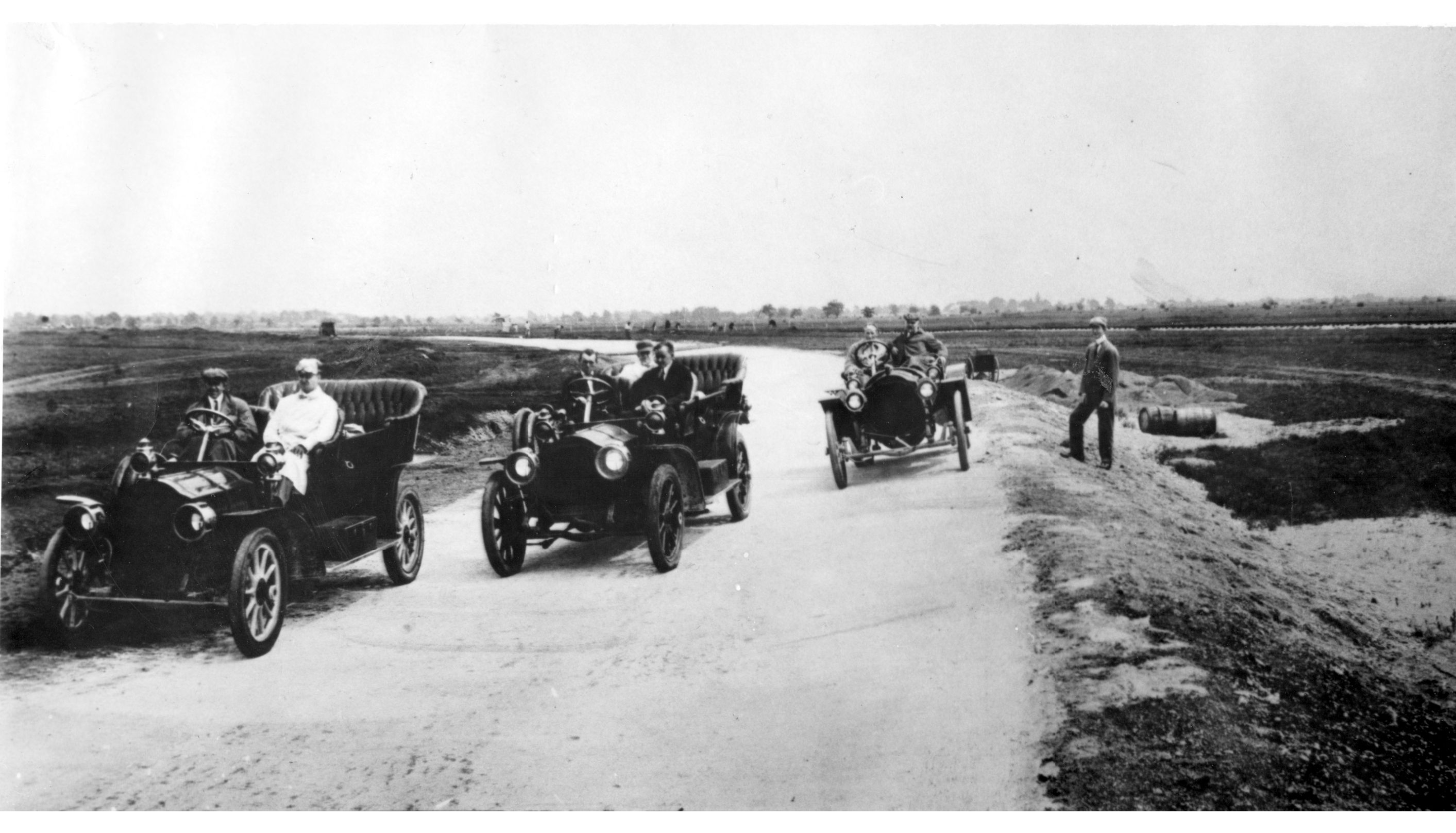 Photo of cars on early Motor Parkway